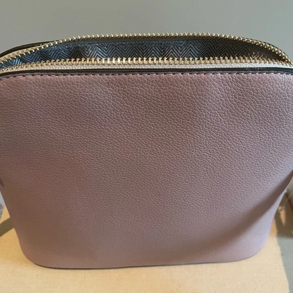 ⭐️ NEW Elegant Pink and White Crossbody Bag - Picture 9 of 9